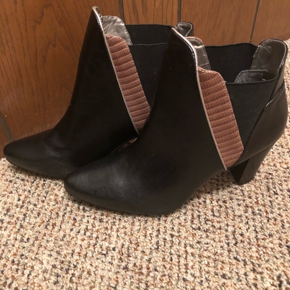 New in the package mark. Sideswipe booties black and tan. Size 6,8 and 10 - Picture 5 of 9
